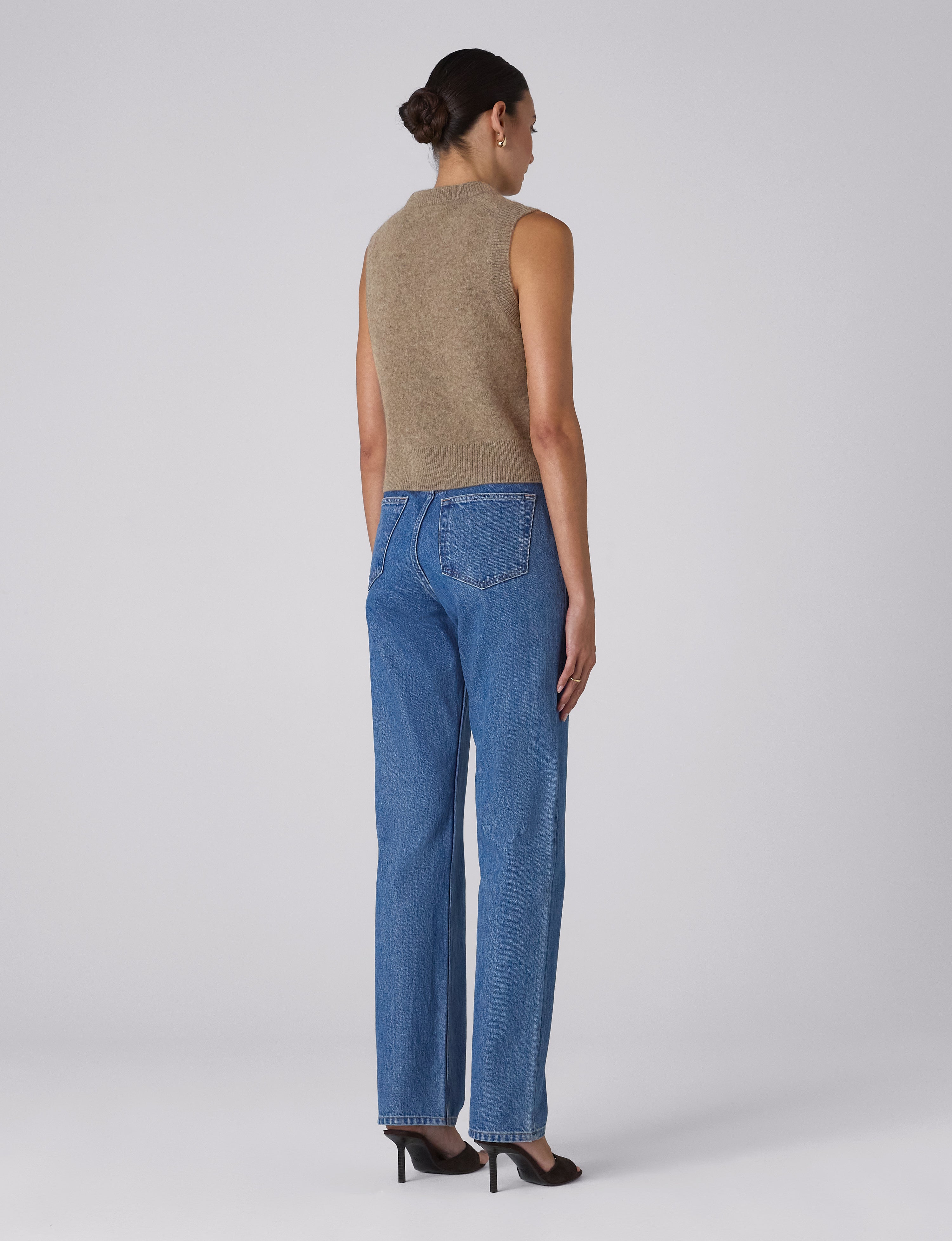 YAKU S-GILETベスト Skye Vest: Yak Wool, Coffee – With Nothing Underneath
