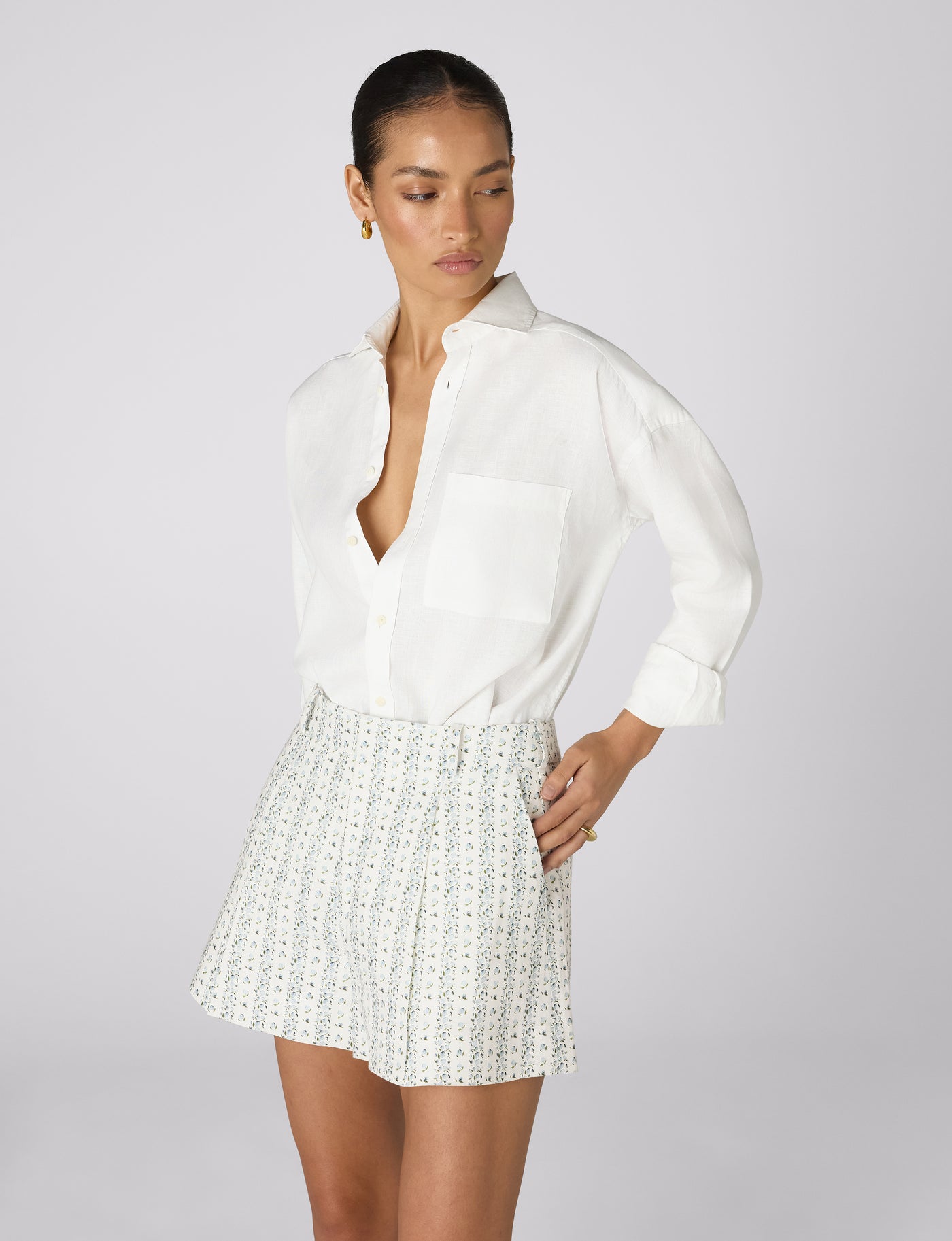Penn Tailored Short: Linen, Plum Print