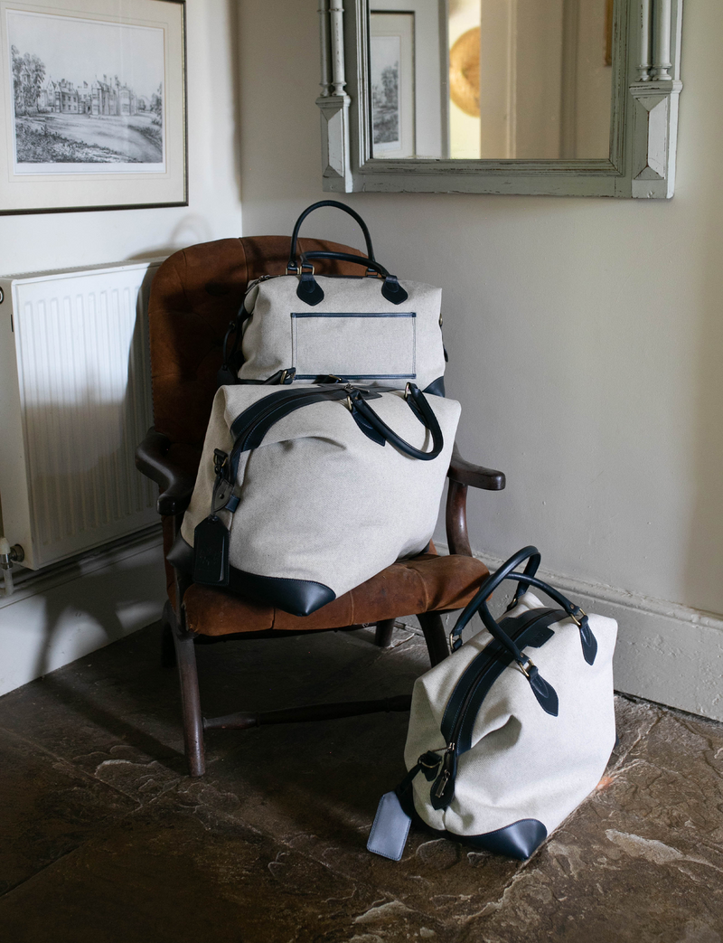 Small top weekend holdall